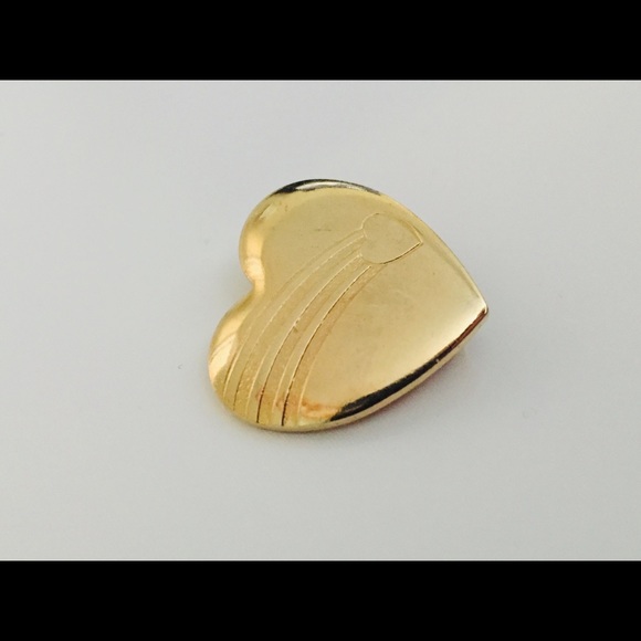 Heart and Rainbow Pin - Picture 3 of 5